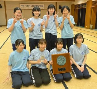競技かるた全国高校選手権　浦和明の星が準優勝　コロナで声掛け禁止、互いを信じ