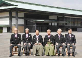 「令和元年の文化勲章　栄誉」　皇居で親授式　６人が喜びの声