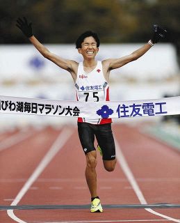 マラソン、鈴木健吾選手が日本新記録で優勝、大迫傑選手の記録超え　びわ湖毎日マラソン