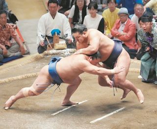三島由紀夫らか自衛隊襲撃 1970年11月25日、作家の三島由紀夫が、主宰…：三島