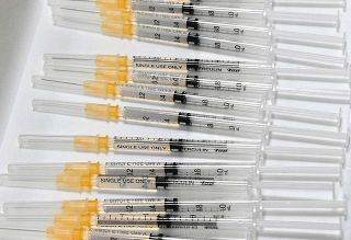 独協大の学内ワクチン接種で、灰色の異物混入　接種開始から3時間で中断