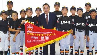 全日本学童野球県代表・新町イーグレット　活躍誓う　選手ら地元高崎市長訪問