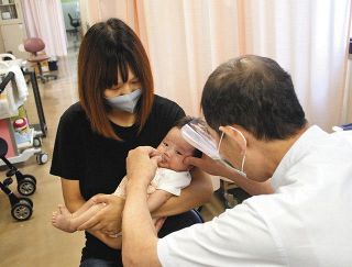 ロタワクチン、定期接種に　赤ちゃん原則無料　初回は生後２カ月目安