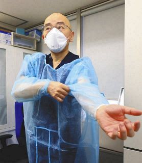 A doctor requests the Japan's next prime minister to listen to the experts. 