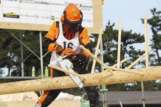 鳥取で伐木全国大会　藤岡の今井さんがＶ　プロフェッショナル部門