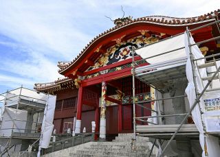 首里城、「大龍柱」２本を公開　完成の両廊下も、報道向け