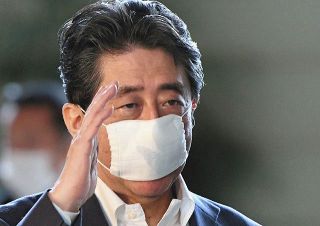 アベノマスク8000万枚の追加配布に批判殺到　「ありがた迷惑」「税金の無駄遣い」