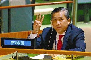ミャンマー大使が国連で「抵抗の３本指」　スー・チー氏は所在不明に