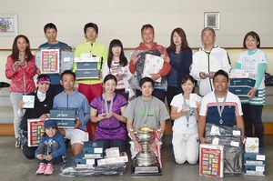 細田夫妻が初Ｖ　武蔵野ローンテニストーナメント