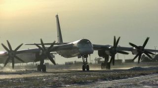 ロシア戦略爆撃機が日本海飛行　１１時間超、戦闘機随伴