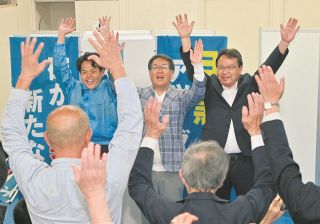 目黒区長選　青木英二さんが6選「区のため最後の大仕事」　多選批判をかわす