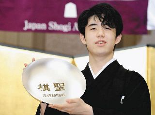 藤井聡太二冠、初タイトルの棋聖就位式「今まで以上の緊張感あった」