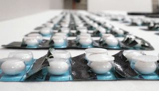 薬を買う金がないなら「体を売って稼げ」少女に売春そそのかしたか…トー横・向精神薬転売容疑で逮捕の男