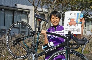 Kajihara wins women's omnium track cycling silver for Japan. Alma Mater Juniors cheered