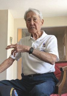 米中西部オハイオ州シンシナティの自宅で１０月、真珠湾攻撃からの日々を振り返る日系２世のウォルター・オカさん
