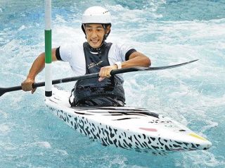 ＜東京２０２０＞国産カヌー艇、水上走る　東洋大など開発　江戸川区の会場でテスト