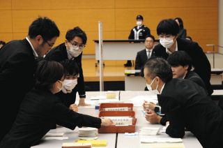 洋画家 池田俊雄「ひまわり」油彩 F6 額装 油絵 油画 G 織田 廣喜 作『油彩 少女』 買取価格相場｜骨董品買取 緑和堂