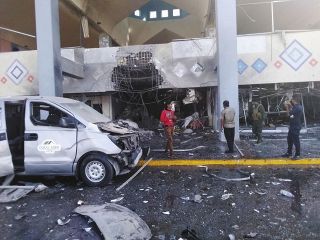 イエメン南部の空港で爆発、２６人が死亡　暫定政権の閣僚狙ったテロか