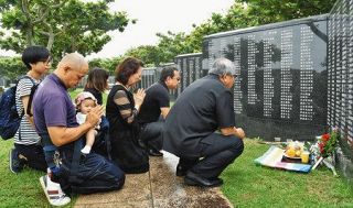 伝え継いでいく、私たちの使命　沖縄戦７４年「慰霊の日」　知事、辺野古断念求める