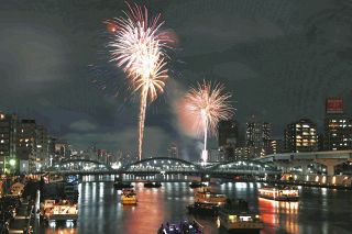 したまちの夏の夜を彩る大輪の花　隅田川花火大会、2万発に大歓声