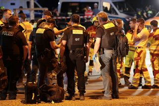 ドイツで性的少数者集会に車突入　１人死亡し１６人負傷、ベルリン