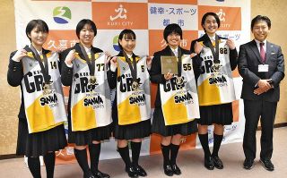 ３人制女子バスケで全国初Ｖ　久喜高、市長に報告「チームで決めた」