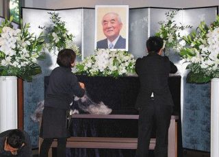 中曽根元首相死去「とうとうこの時が…残念」　高崎・青雲塾会館、対応に追われ