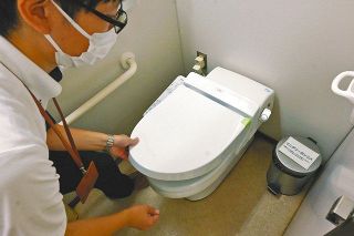 男性トイレ　優しく発展中　「困らず使えることは人権を守ること」