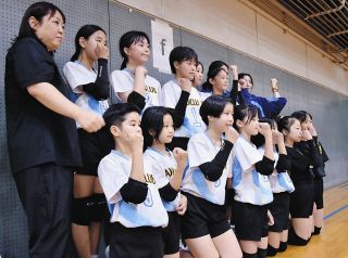 東京新聞杯小学生バレー　東京の頂へアタック