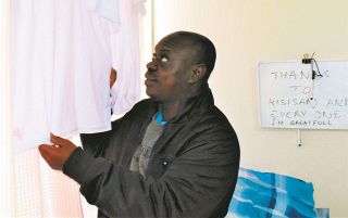 「わたしはにんげんです」　突然の病で就労資格を失ったガーナ人男性が生活保護を受けられない不条理