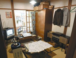 来月７日のオープンを前に報道陣に公開された「トキワ荘マンガミュージアム」。よこたとくおさんの部屋など当時の様子が再現されている
