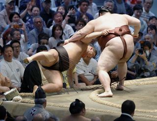 横綱豊昇龍が休場、６敗と不振　右脚負傷が完治せず、霧島不戦勝