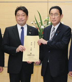 岸田首相、敵基地攻撃能力保有の「議論進めたい」　自民の提言を受け、公明と調整へ