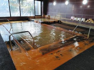 内風呂には、伊香保温泉を象徴する「黄金の湯」が引かれている