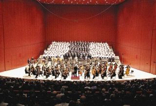 高崎芸術劇場の開館で群響と市民　「歓喜の歌」で幕開け祝う