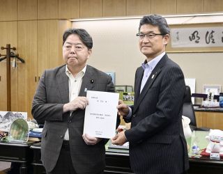 地方税収の偏在是正を　全国知事会、政府与党に要請