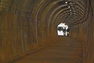 武蔵村山　レトロなトンネル群　「軽便鉄道」の線路跡地　今は自転車道