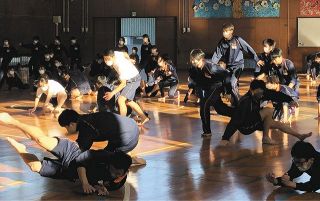 個性を出して！創作ダンス　埼玉県内4中学でプロの訪問授業　「受験で嫌な気持ちが一気に晴れ晴れ！」