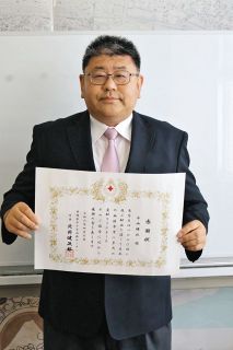 富士南中学の小山先生が献血1000回　「病気で苦しむ人の力に」　弟の闘病原点、40年間「やめたいと思わず」