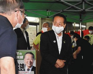 杉戸町長選　古谷松雄さんが４選　投票率39％は過去最低