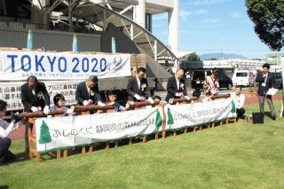 富士市産ヒノキが東京五輪選手村へ　県が建材に提供