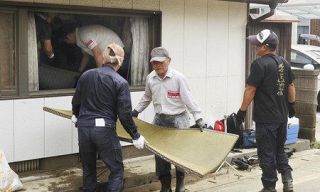 ボランティア始動　佐賀で復旧作業本格化　九州大雨、初の週末
