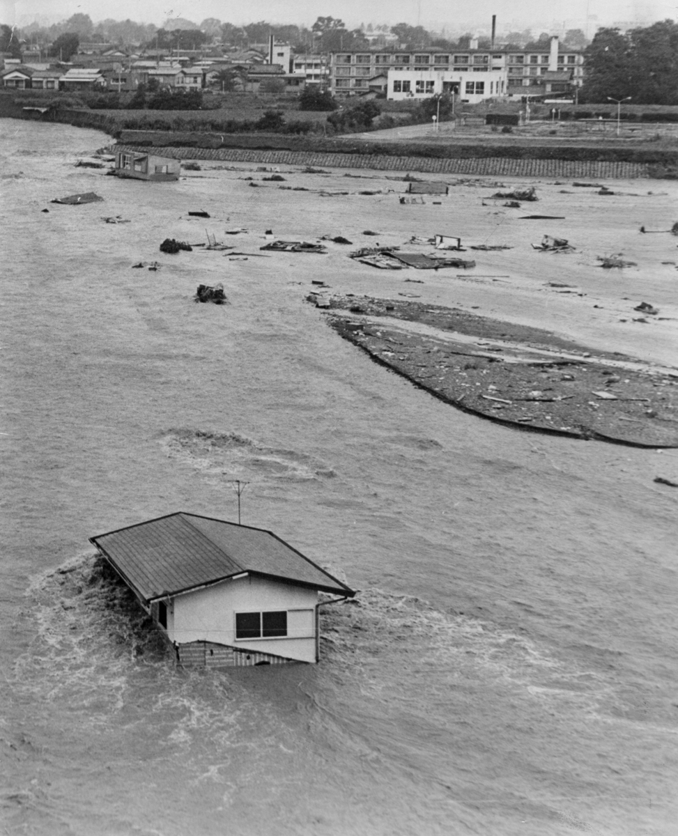 決壊した多摩川の流れを回復せよ 驚きの手法をカメラが捉えた 大噴火